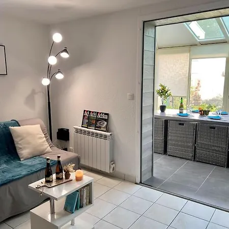 Дом отдыха Perle Beach, Petite Maison Situee En Bord De Plage, Piscine. Гидель