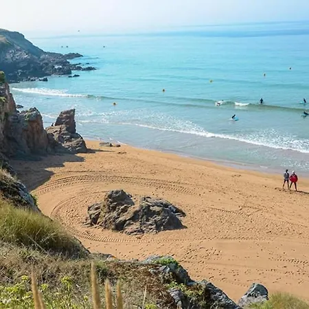 Дом отдыха Perle Beach, Petite Maison Situee En Bord De Plage, Piscine. *
