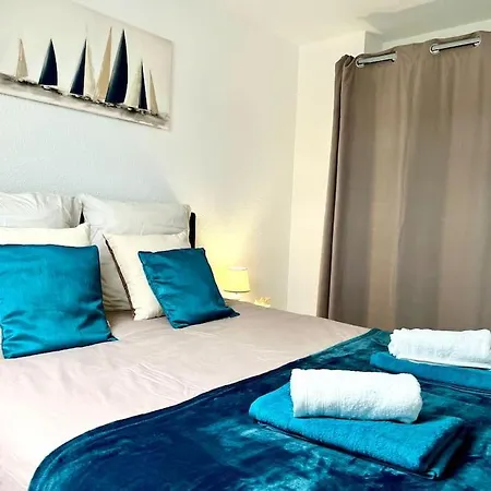 Perle Beach, Petite Maison Situee En Bord De Plage, Piscine. *