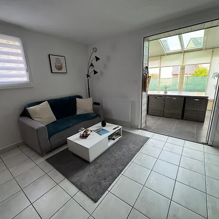Perle Beach, Petite Maison Situee En Bord De Plage, Piscine. *