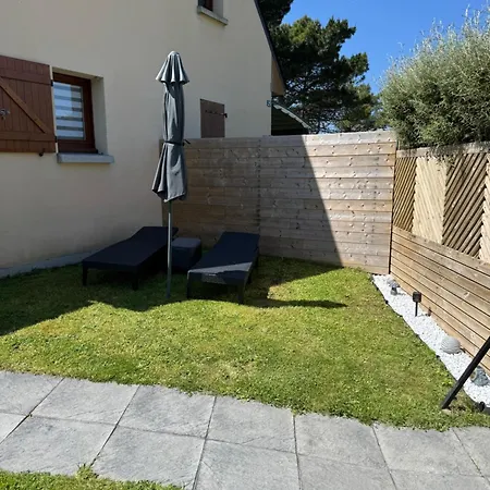 Perle Beach, Petite Maison Situee En Bord De Plage, Piscine. *